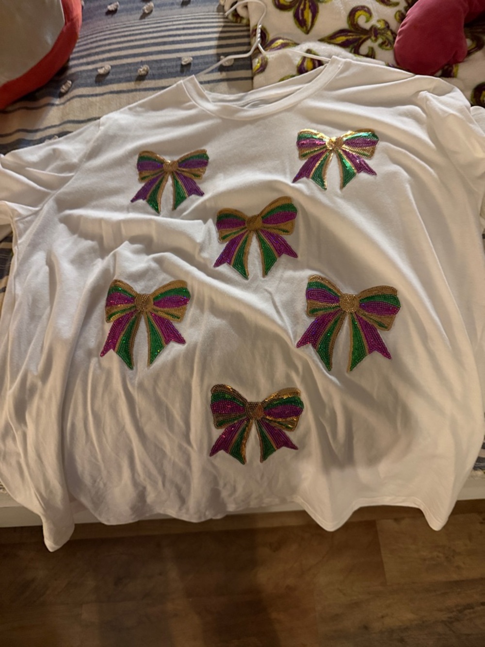 Womens White Bow Embellished short Sleeve Top Mardi Gras colors never worn